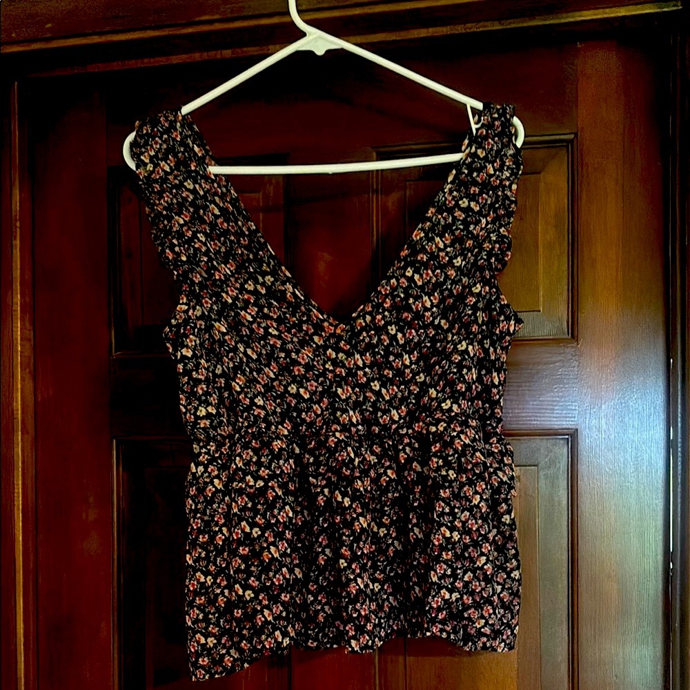 American Eagle Outfitters Black and White Ruffled Blouse